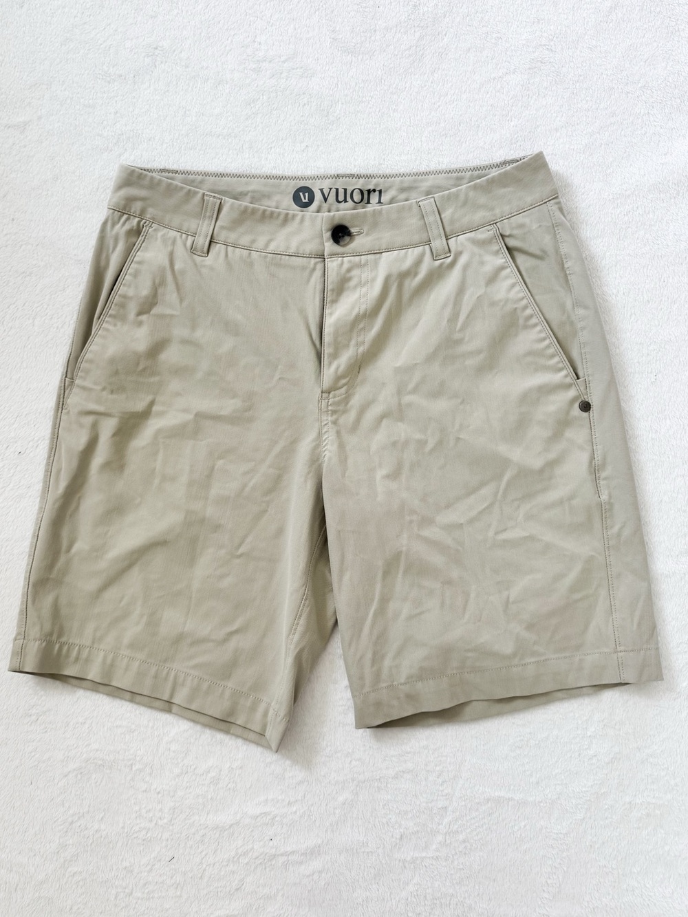 Vuori Shorts Men’s size 30 Khaki Performance Stretch